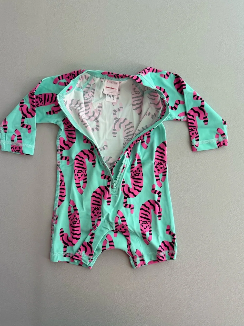 Hanna Andersson Tiger on Green Baby Rashguard Swimsuit size 6-12M - New